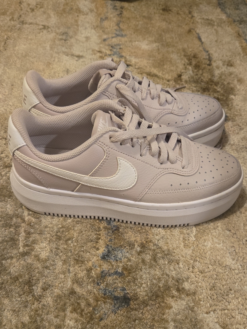Nike Women’s Platform Sneaker - Lavender/White